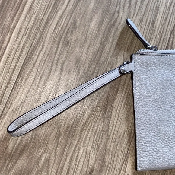 Michael Kors wristlet - Picture 4 of 14